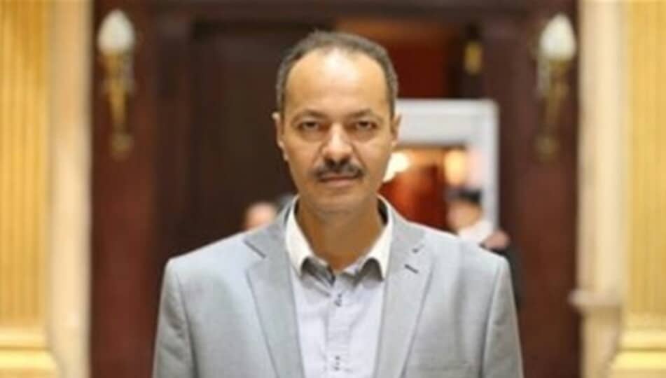 حسين غيتة يهدد بسحب الثقة من وزير الإسكان 

