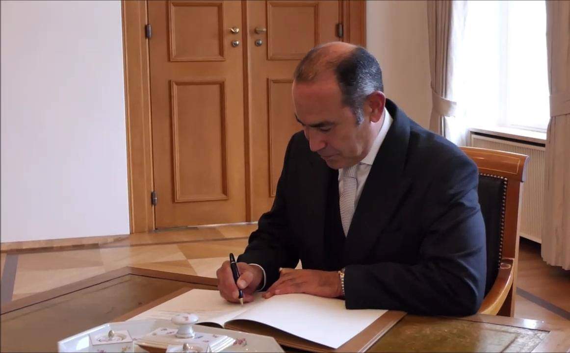سفير مصر الجديد لدى ألمانيا يقدم أوراق إعتماده إلى الرئيس الألمانى