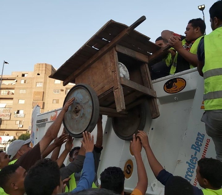 جهاز مدينة 6 أكتوبر يشُن عدة حملات لإزالة الإشغالات والإعلانات المخالفة والقضاء على الباعة الجائلين 