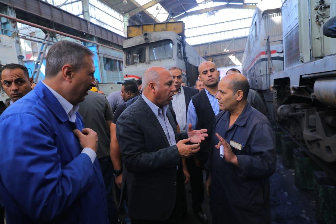 وزير النقل يتابع بدء مشروع  العمرة الجسيمة لـ ٤١ جرار ضمن صفقة توريد وتحديث مع 