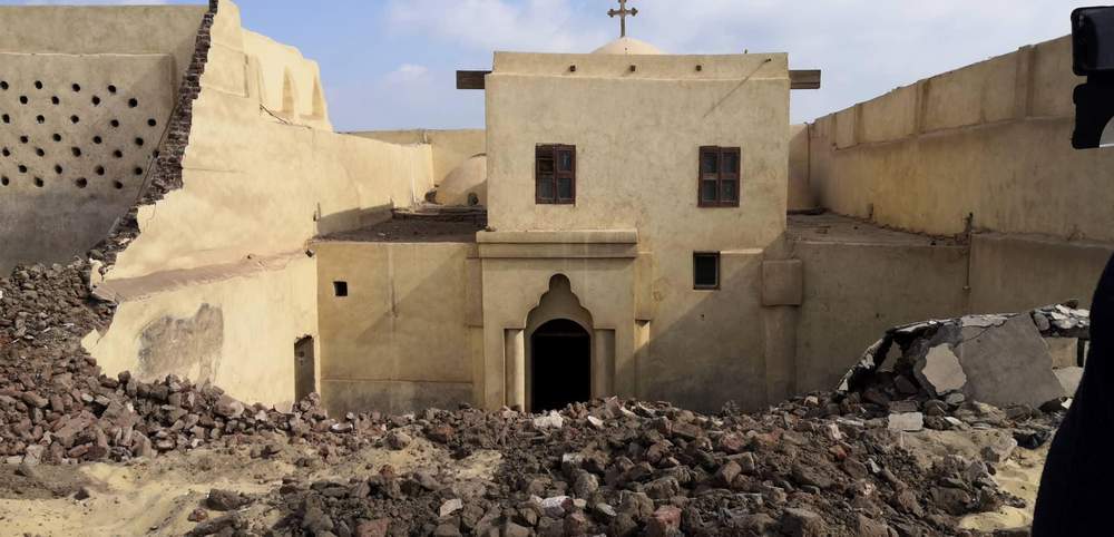 مصرع واصابة 7  بسبب انهيار السور المحيط بالكنيسة الاثرية  بدير ابو فانا بملوى
