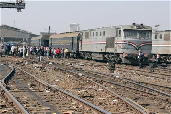 السكك الحديدية تقرر وقف حركة القطارات بمحطة مصر.. وتؤكد الحادث نتج عن إنحدار جرار برصيف 6