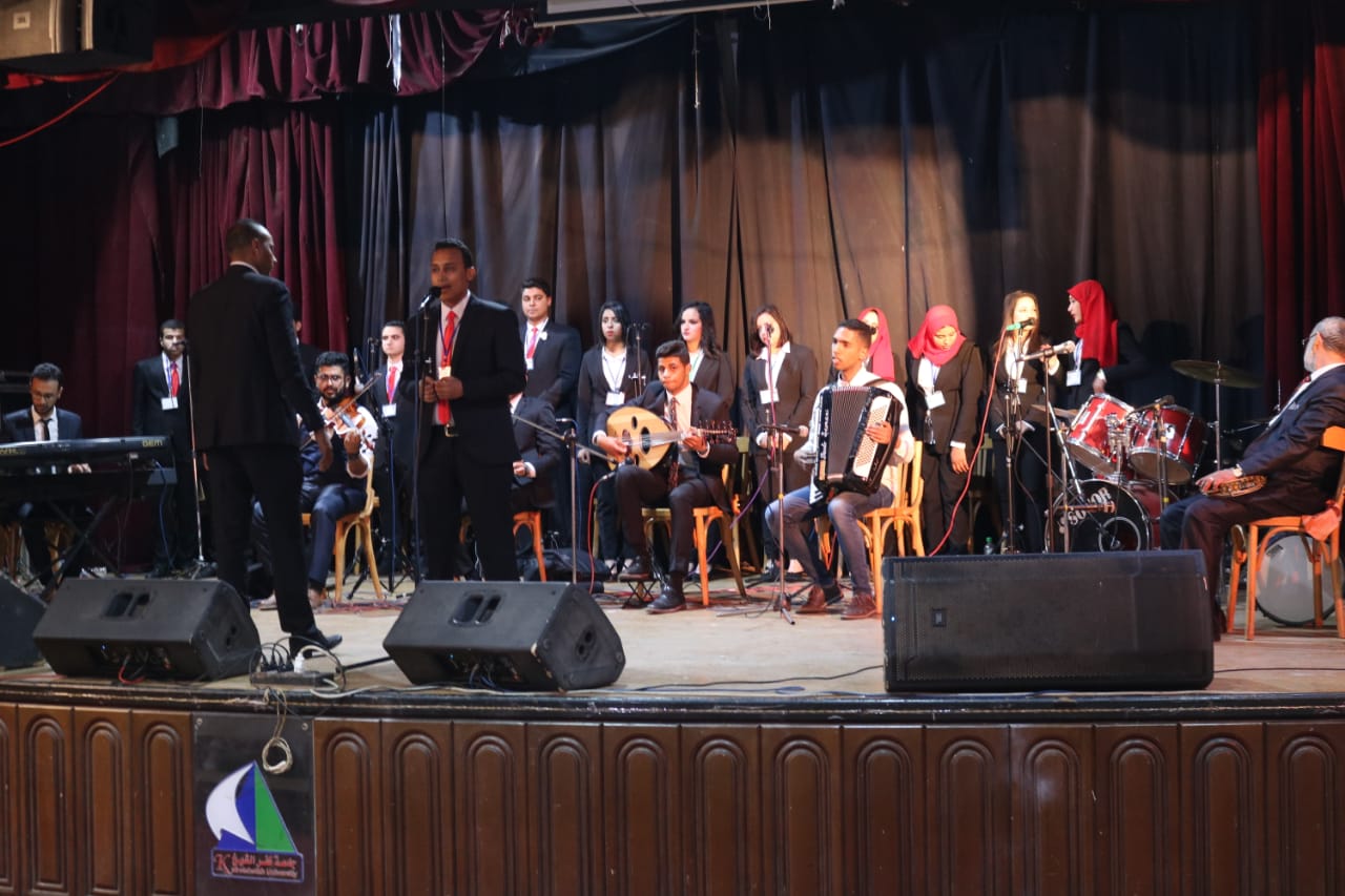 كورال جامعة المنيا يتألق على مسرح كفر الشيخ بأسبوع شباب الجامعات المصرية الـ12