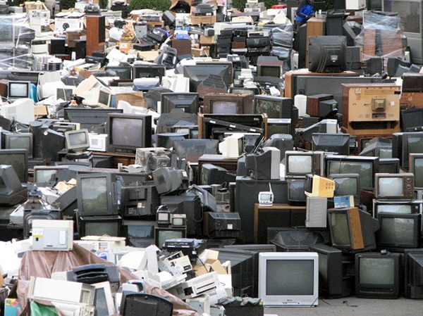 352474 طن من النفايات الالكترونية تُشحن سنويا من الاتحاد الأوروبي للبلدان النامية