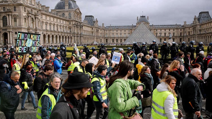 أطباء عيون فرنسا يطالبون ماكرون بوقف استخدام الرصاص المطاطي لفض المظاهرات 