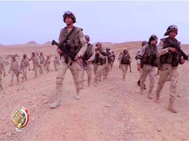 القوات المسلحة: استشهاد ٣ جنود أثناء الاشتباك مع العناصر الإرهابية
