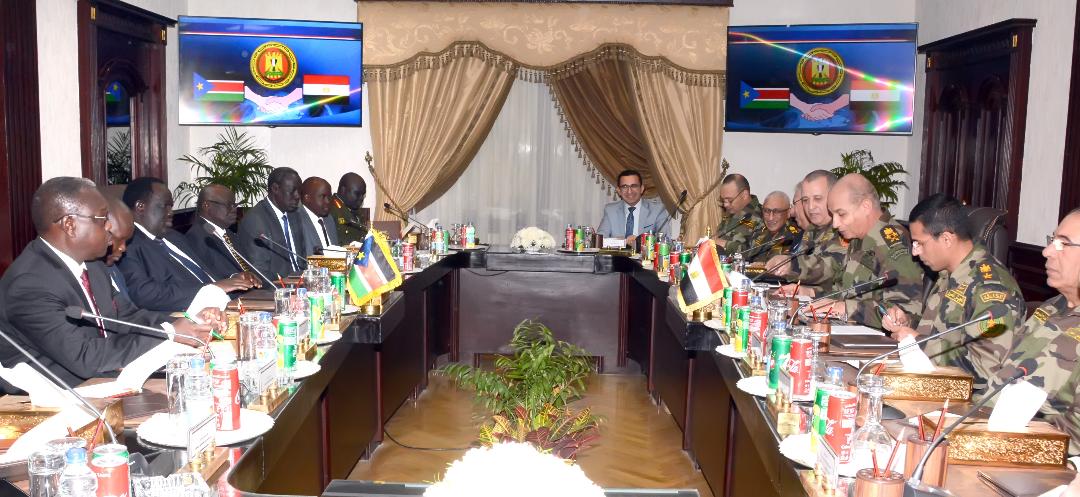 وزير الدفاع يبحث مع مستشار رئيس جنوب السودان القضايا ذات الاهتمام المشترك