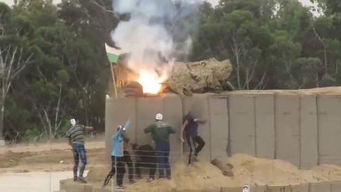 صورة: حرق نقطة للاحتلال شرق البريج وصاروخ على أشكول في أول كسر للتهدئة
