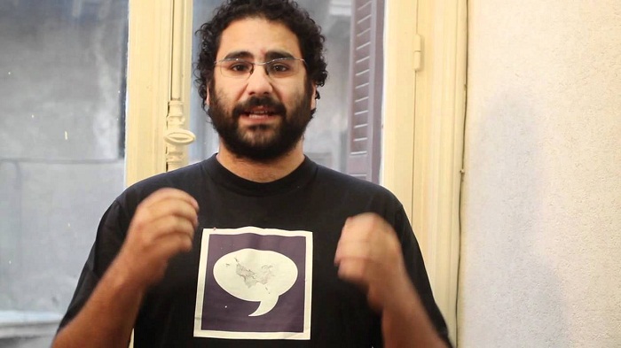 خروج علاء عبد الفتاح من سجن طرة وإجراءات إخلاء سبيله عقب إنهاء مدة حكمه