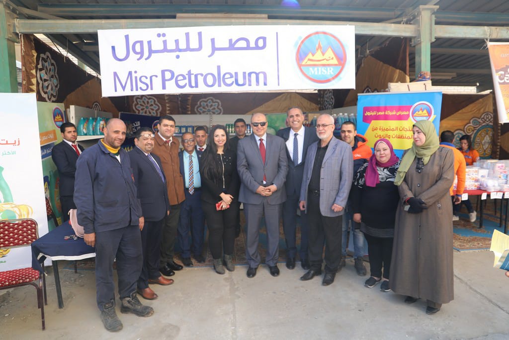 وزير القوي العاملة يفتتح معرض تسويق المنتجات بمصر للبترول
