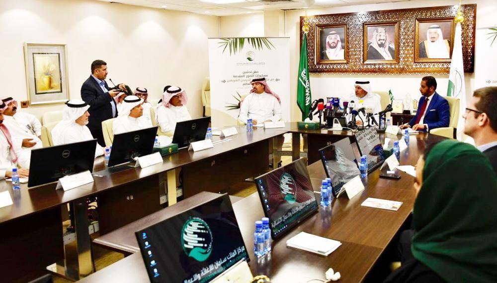 مركز الملك سلمان يسعى لتوزيع التمور قبل شهر رمضان.. 6500 طن تمور مساعدات سعودية لـ43 دولة