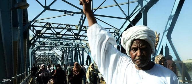 في اول تعليق على عزل البشير: مصر تعلن دعم خيارات الشعب السوداني الحرة
