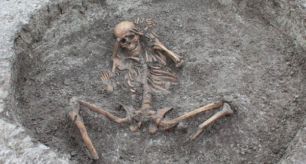 علماء أثار يعثرون على قرابين بشرية قدمت للآلهة في بريطانيا قبل 3 ألاف سنة