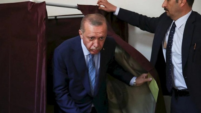 وكالة بلومبيرغ تحذر من احتمالات سرقة اردوغان الانتخابات المحلية 