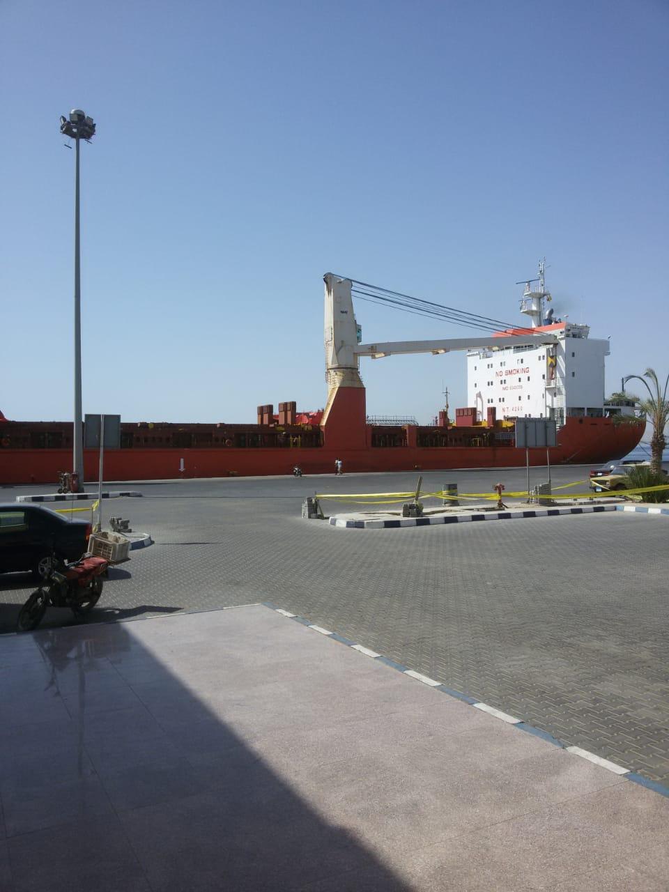 ميناء سفاجا البحري يستقبل طرود ومهمات بترولية بوزن 91.3 طن