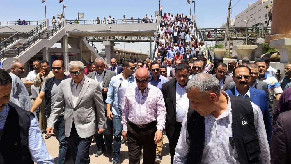 وزير النقل ومحافظ المنيا يتفقدان محطة السكة الحديد 