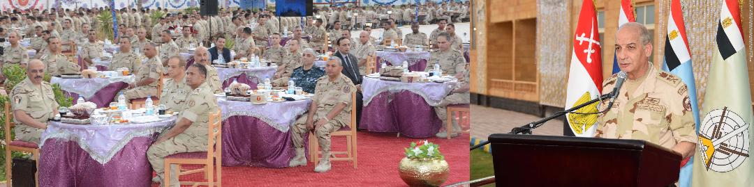 وزير الدفاع يتناول الإفطار مع مقاتلى المنطقة الغربية العسكرية.. ويثني  على كفاءتهم عالية