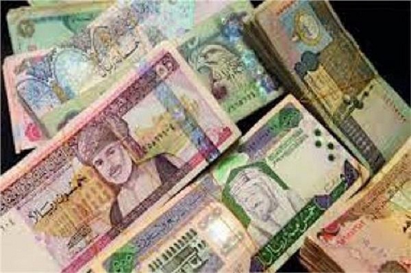 استمرار تراجع أسعار العملات العربية أمام الجنيه