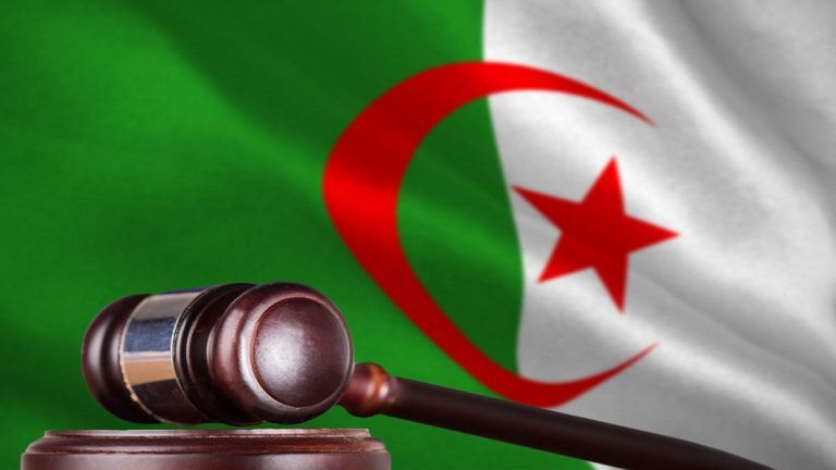 القضاء الجزائري يحجز جميع ممتلكات المتابعين في قضايا الفساد 
