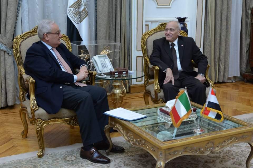 وزير الدولة للإنتاج الحربي يبحث مع السفير الإيطالي بالقاهرة سبل التعاون المشترك