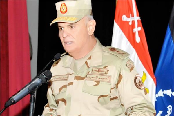 رئيس الأركان يشارك مقاتلي الجيش الثانى الإفطار.. ويؤكد: مستمرون في دحر الإرهاب تزامناً مع تنمية سيناء