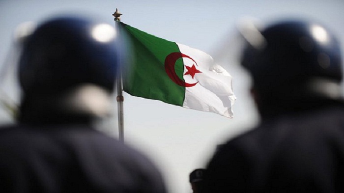محكمة عسكرية في الجزائر تقضي بالإعدام لثلاثة ضباط مخابرات بتهم التخابر مع جهات أجنبية