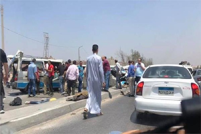 وزارة الصحة: وفاة  14 شخصا واصابة 10 آخرين فى  حادث تصادم سيارتين بطريق الاوتوستراد حلوان جنوب القاهرة