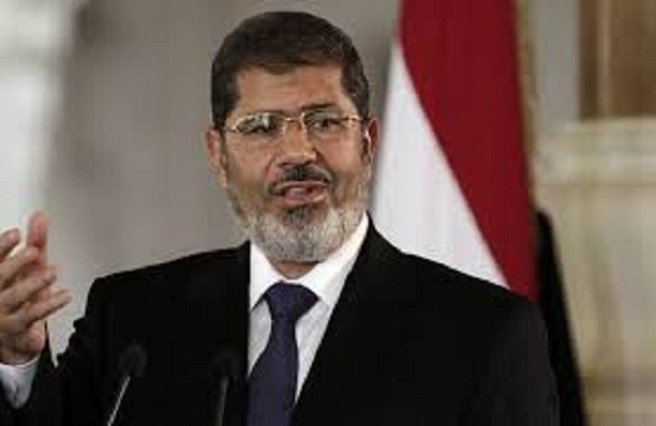 النيابة العامة تعاين جثمان محمد مرسي، يعقبه بيان للنائب العام 
