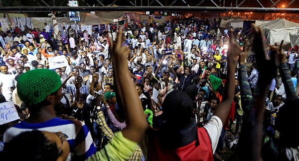 المهنيين السودانيين يتوقع سيطرة المجلس العسكري على السلطة عبر 