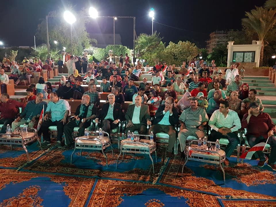 محافظ المنيا يتابع افتتاح بطولة الأمم الافريقية مع المواطنين علي كورنيش النيل

