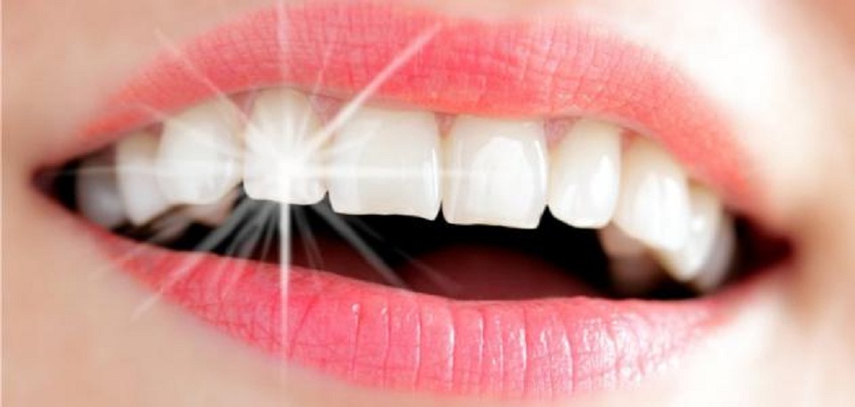 نصائح طبية للعناية اليومية بالأسنان في فصل الصيف 