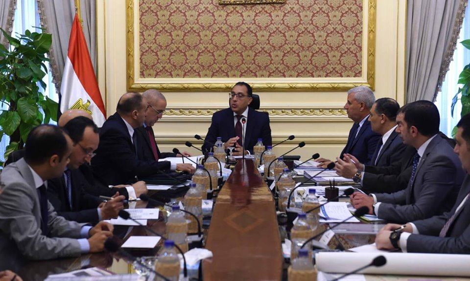 رئيس الوزراء يستعرض مع وزير الإسكان المشروعات التنموية المقترحة في سيناء المشروعات تتضمن مجمعات صناعية