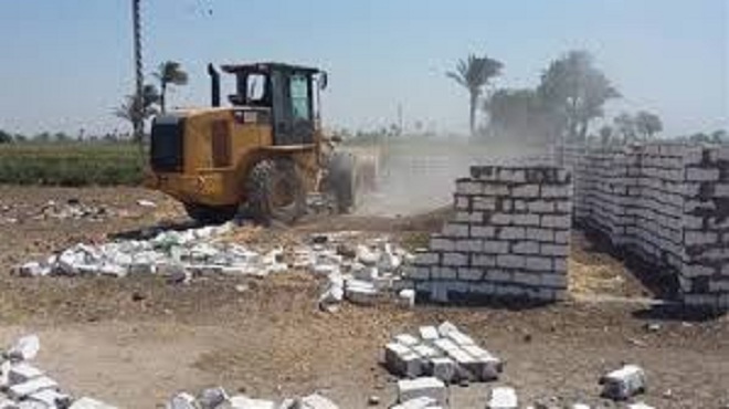 محافظ أسيوط: إزالة 37 حالة تعدي على أراضي أملاك الدولة بمساحة 3284 متر مباني 
