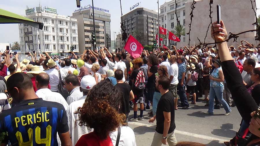 تونس لحظة رحيل السبسي: شهادة على ملابسات الوفاة وانتقال السلطة وكواليس القصر