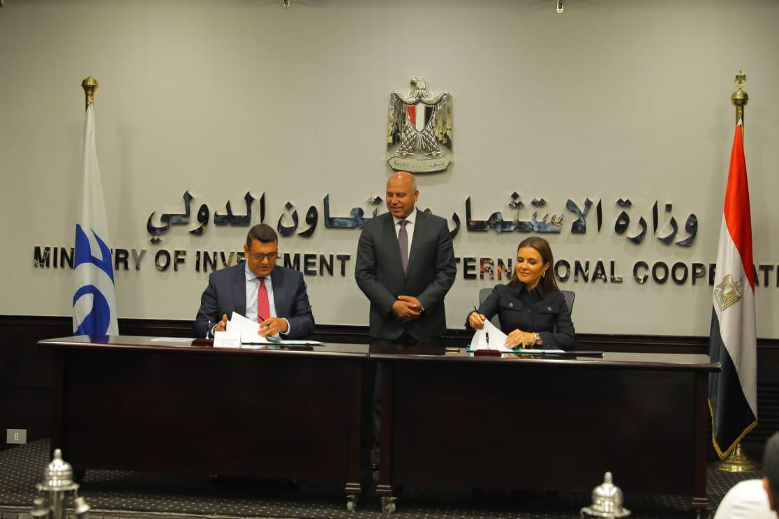 مصر توقع مع البنك الإوروبى لإعادة الإعمار والتنمية منحتين بقيمة 28 مليون جنيه لتجديد قاطرات السكك الحديد 