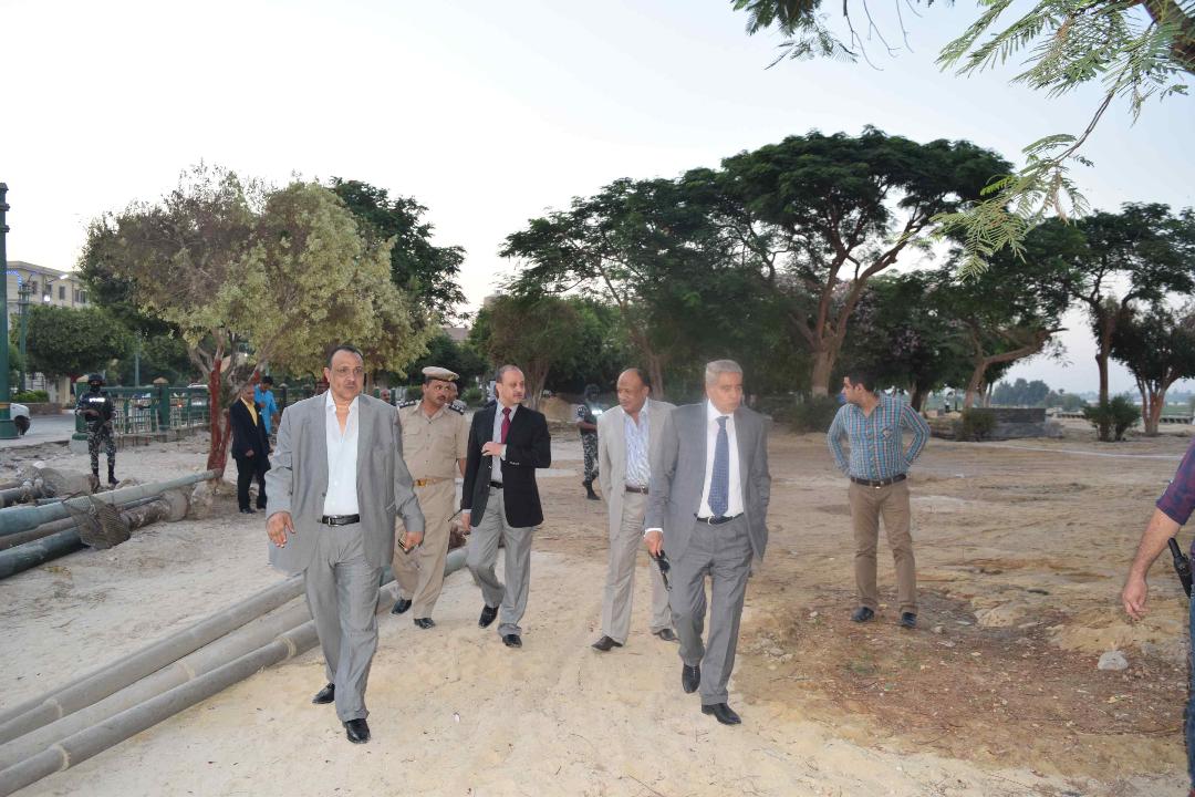 محافظ المنيا يتابع اعمال تطوير المرحلة الثالثة لتطوير كورنيش النيل  

