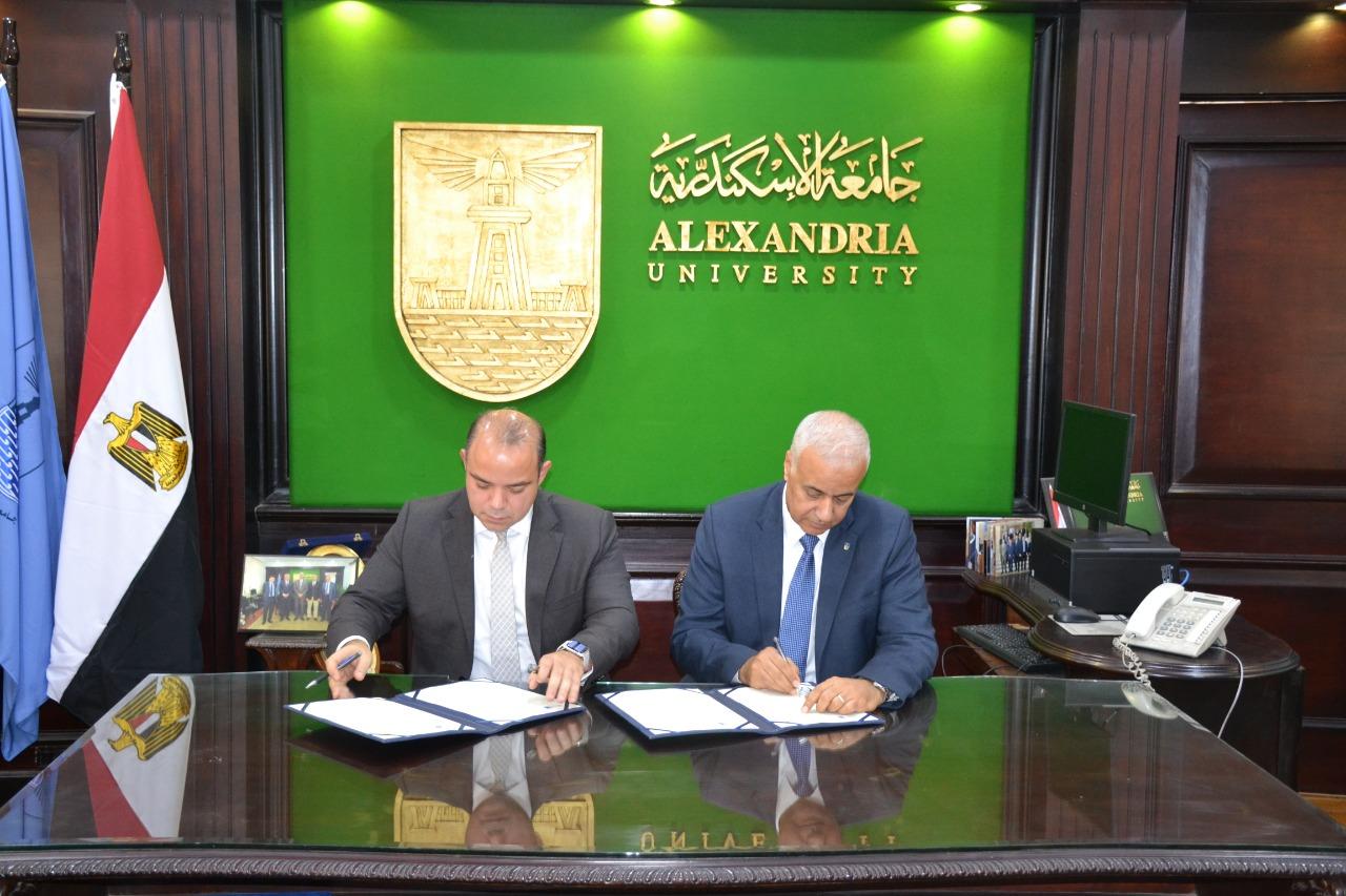 البورصة وجامعة الإسكندرية توقعان اتفاقية تعاون لتعريف الطلاب بأنشطة سوق المال