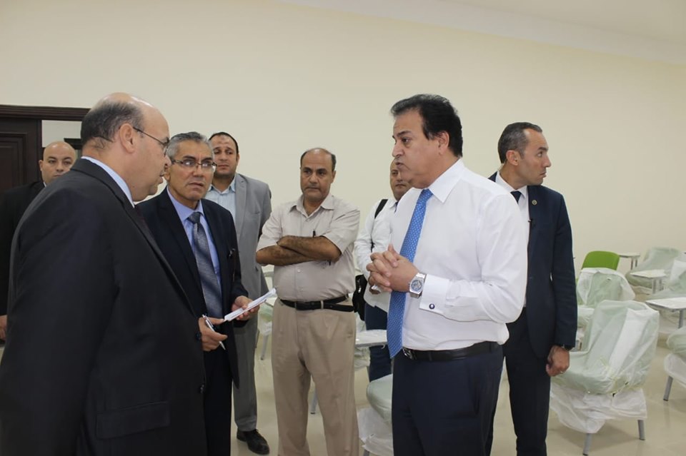 في زيارة لمقر جامعة القاهرة الجديدة التكنولوجية: وزير التعليم العالي يطمئن على الترتيبات النهائية لبدء الدراسة
