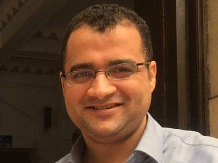 قوة أمنية تقتحم منزل الصحفي محمد الجارحي بالشرقية وتقبض على شقيقه
