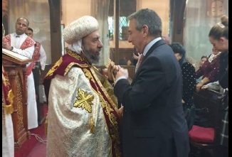 سفير  مصر في لندن يُشارك في قداس عيد الميلاد بالكنيسة الأرثوذكسية القبطية
