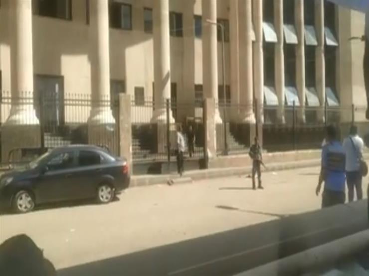 وزارة العدل: عاملة نظافة اكتشفت جسمًا غريبًا داخل محكمة شمال الجيزة

