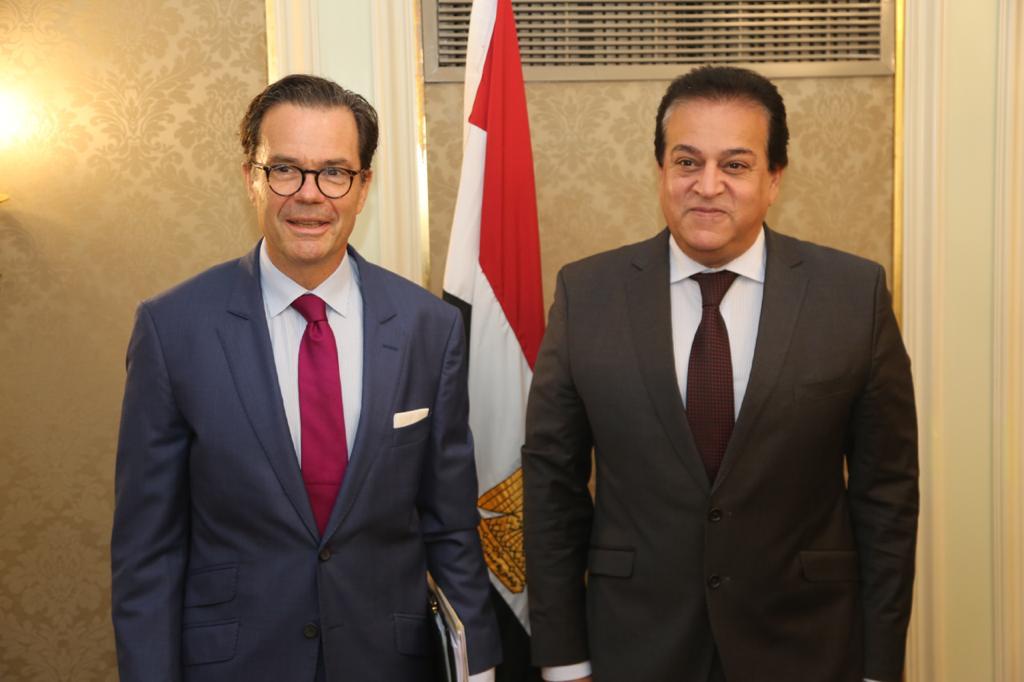 وزير التعليم العالي يستقبل السفير الفرنسي بالقاهرة لبحث آفاق التعاون العلمي بين مصر وفرنسا