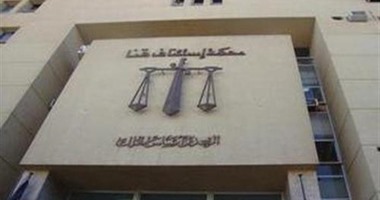 إحالة أوراق 3 متهمين للمفتى بتهمة قتل ربة منزل وإصابة ابنها لسرقتهما فى قنا 