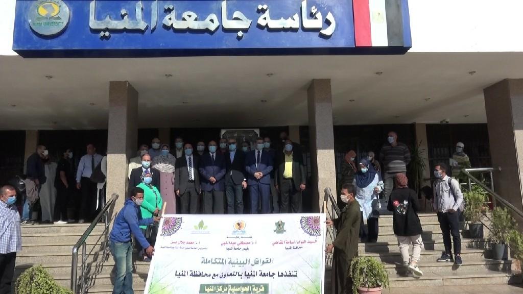 جامعة المنيا تطلق أولى قوافلها  الطبية المتكاملة لقرية الحواصلية بالعام الجامعي الجديد
