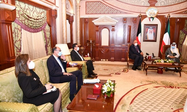 الخارجية : الرئيس السيسي يدعو أمير الكويت لزيارة مصر