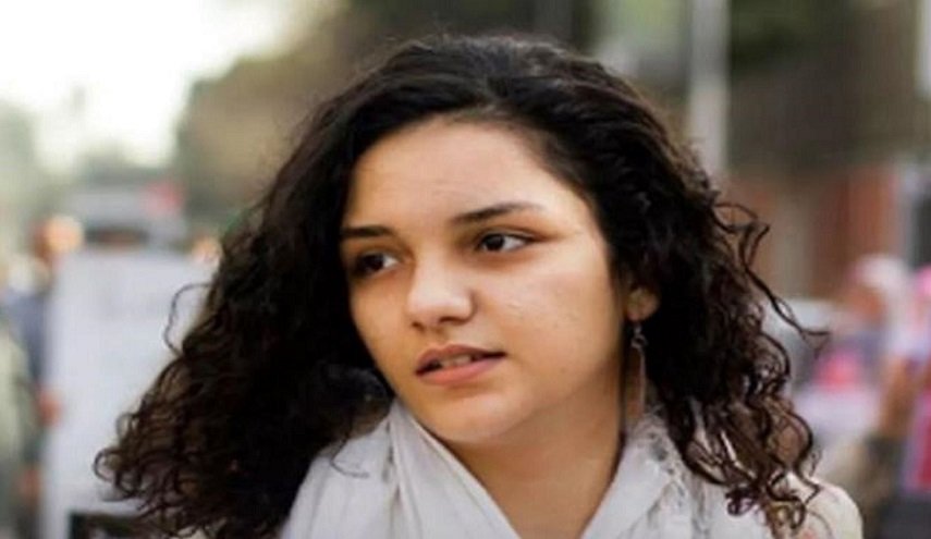 جنايات القاهرة تؤجل  محاكمة سناء سيف بتهمة نشر أخبار كاذبة لجلسة 12 يناير
