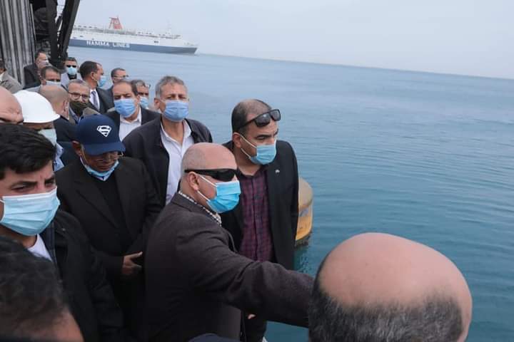 وزير النقل يتابع أعمال التطوير والمشروعات الجاري تنفيذها بميناء سفاجا البحري