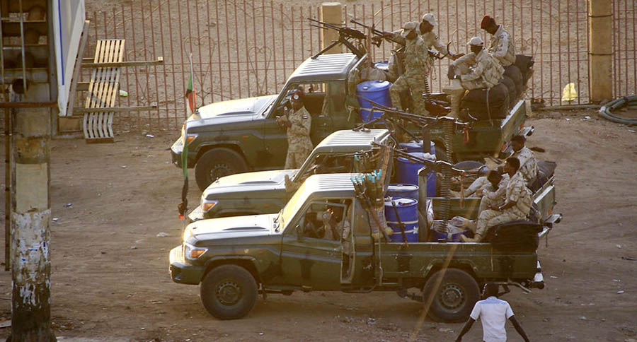 هل يمثل جهاز الأمن الخطر الأكبر على الثورة السودانية أم 