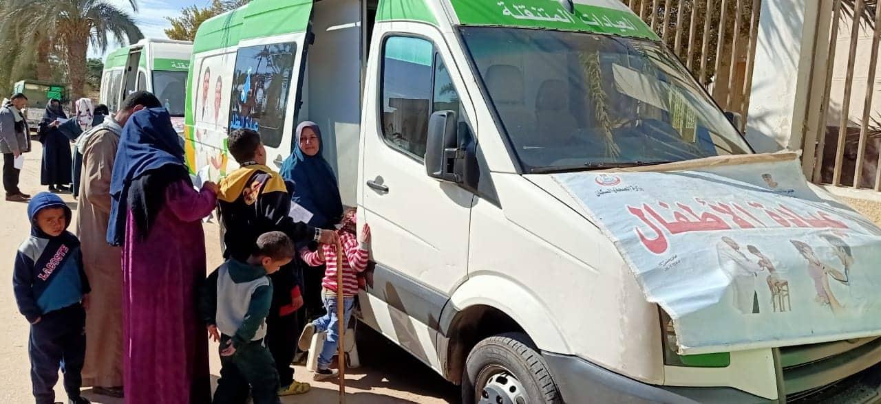 صحة المنيا تنظم قافلة طبية لاحدي قرى الظهير الصحراوي بمركز مطاي  