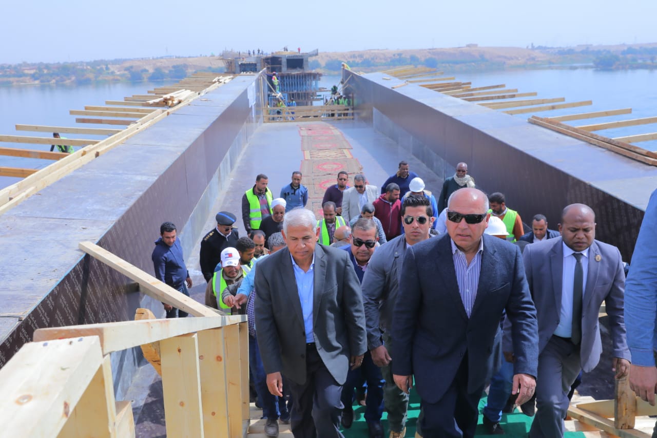 الوزير: خططنا لإنشاء 21 محور جديد على النيل لربط شبكة الطرق الرئيسية شرق وغرب 